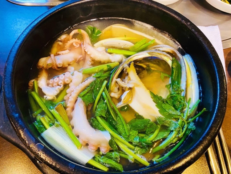  김영철의 동네 한 바퀴 154회 여의도 뚝배기 할매탕 해장탕 맛집 강공순 할매집 식당 위치 메뉴 가격 리뷰 후기 정보