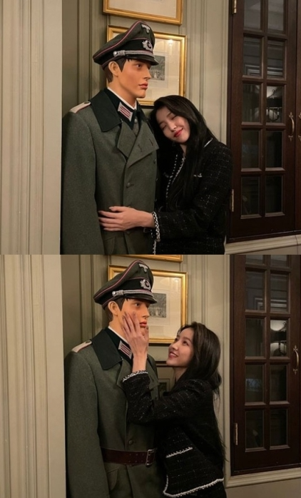  여자친구 소원 ,독일 나치 유니폼 마네킹과 함께 찍은사진 업로드,해외 네티즌들의 질타