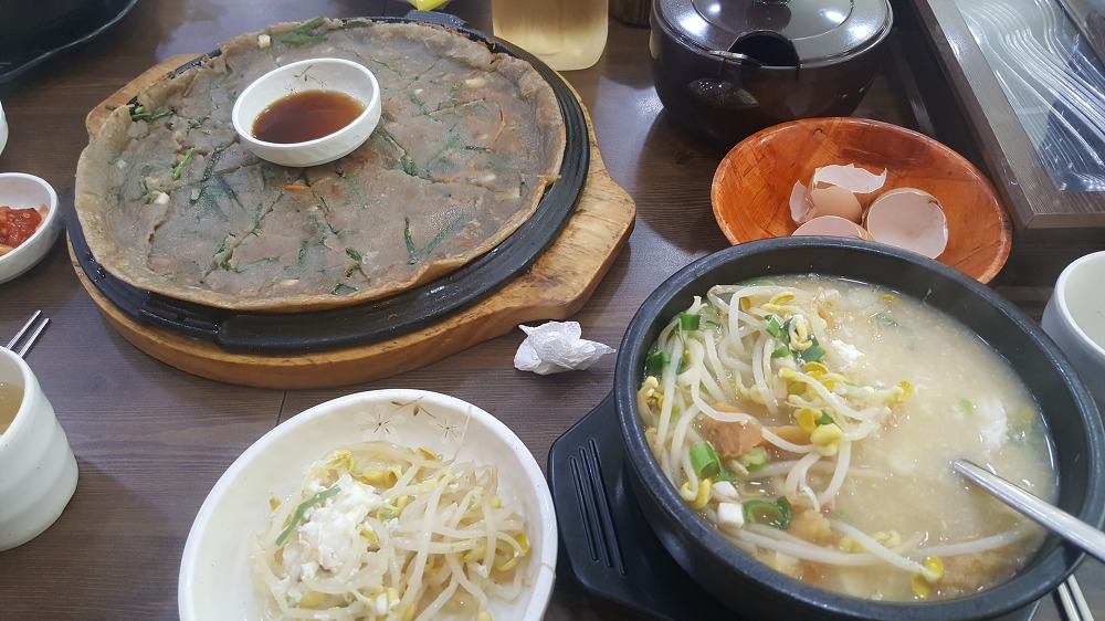 신월동 3800원 콩나물국밥 식당 콩심 곰달래점