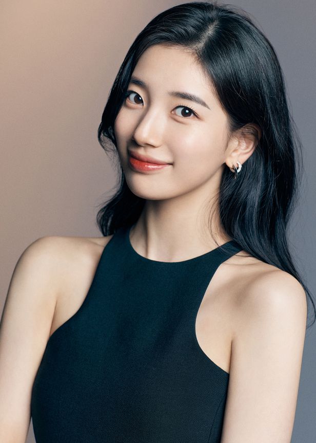  쿠팡플레이 시리즈 ‘안나’ 주역 배우 수지 국민 첫사랑 너무 좋아요 나는요, 원래 마음 먹은 건 다 해요 거짓 쌓아올린 여자가 되다 환멸 느끼는 거죠 씁쓸했어요 실은 번아웃인 듯 무기력해