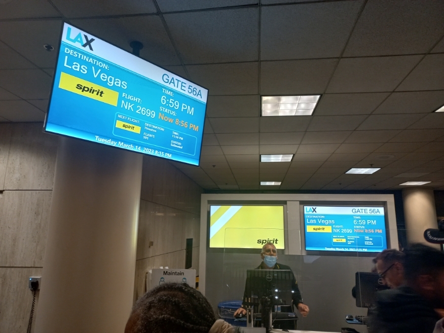 到着したロサンゼルス空港の搭乗ゲート