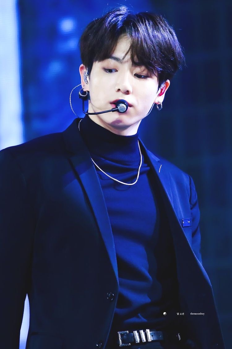  다시봐도 멋지다는 방탄소년단 정국 정장 모음