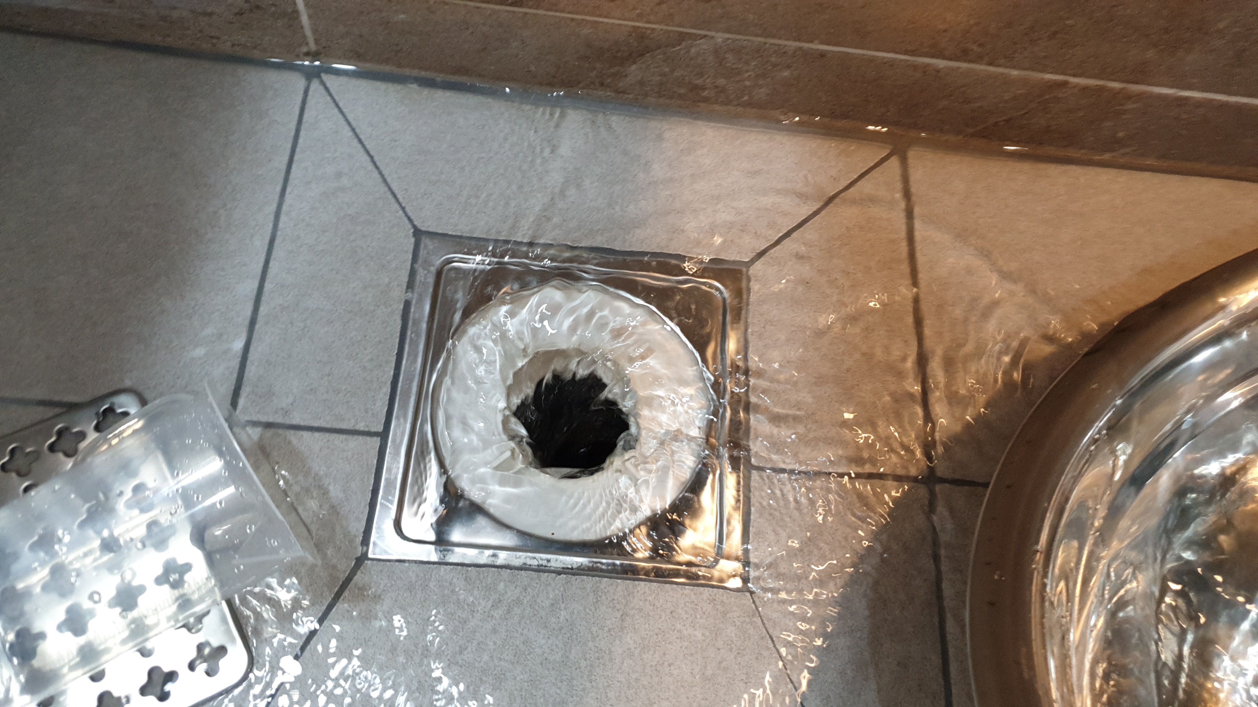  세탁기배수구역류 배관스케일제거 화장실배수구막힘가격