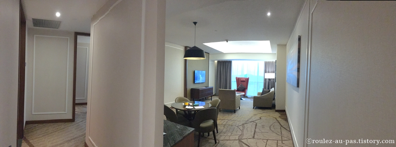Le-Meridien-Putrajaya-Suite-room