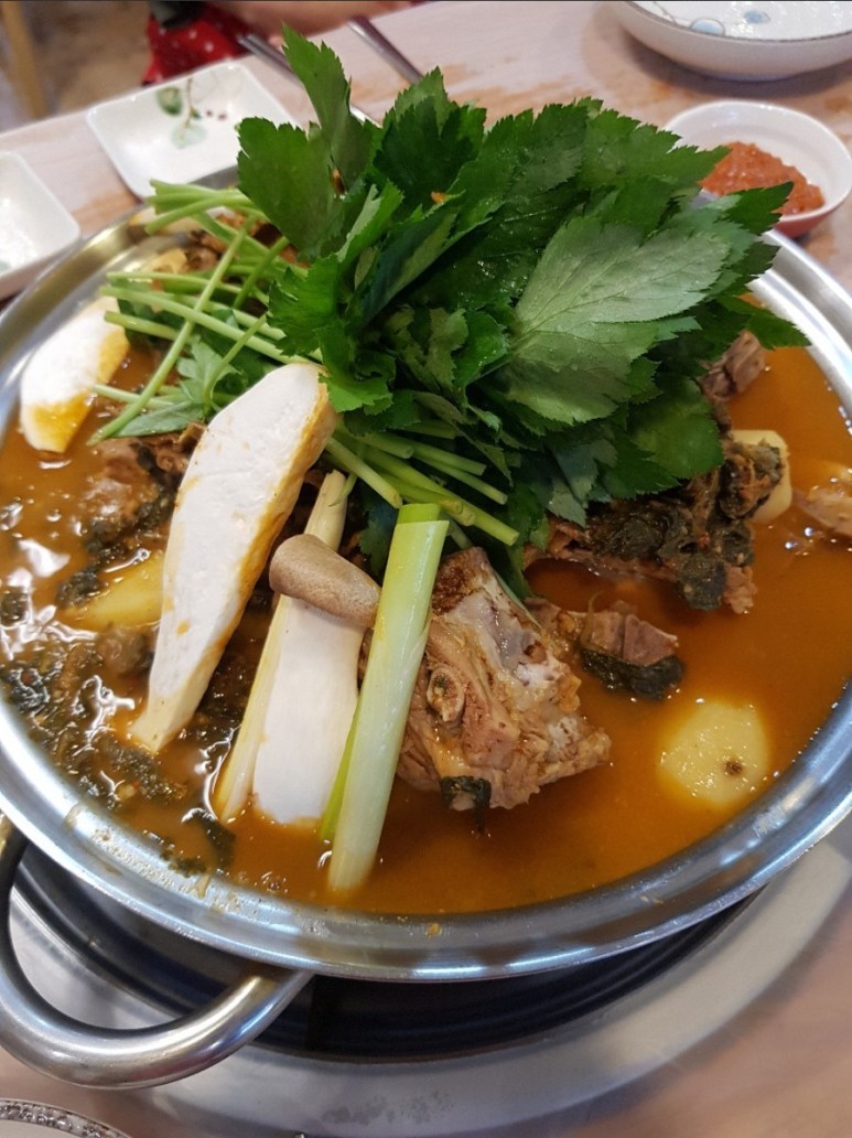 황토 감자탕 이미지