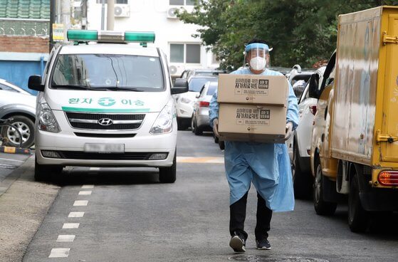  위드 코로나 시작?...접종률 신경쓰지 말고 확진자 접종자 보호에 적극적으로 나서야