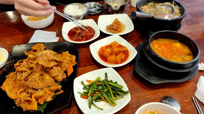  교대역 제육맛집 '두레박전주콩나물국밥'
