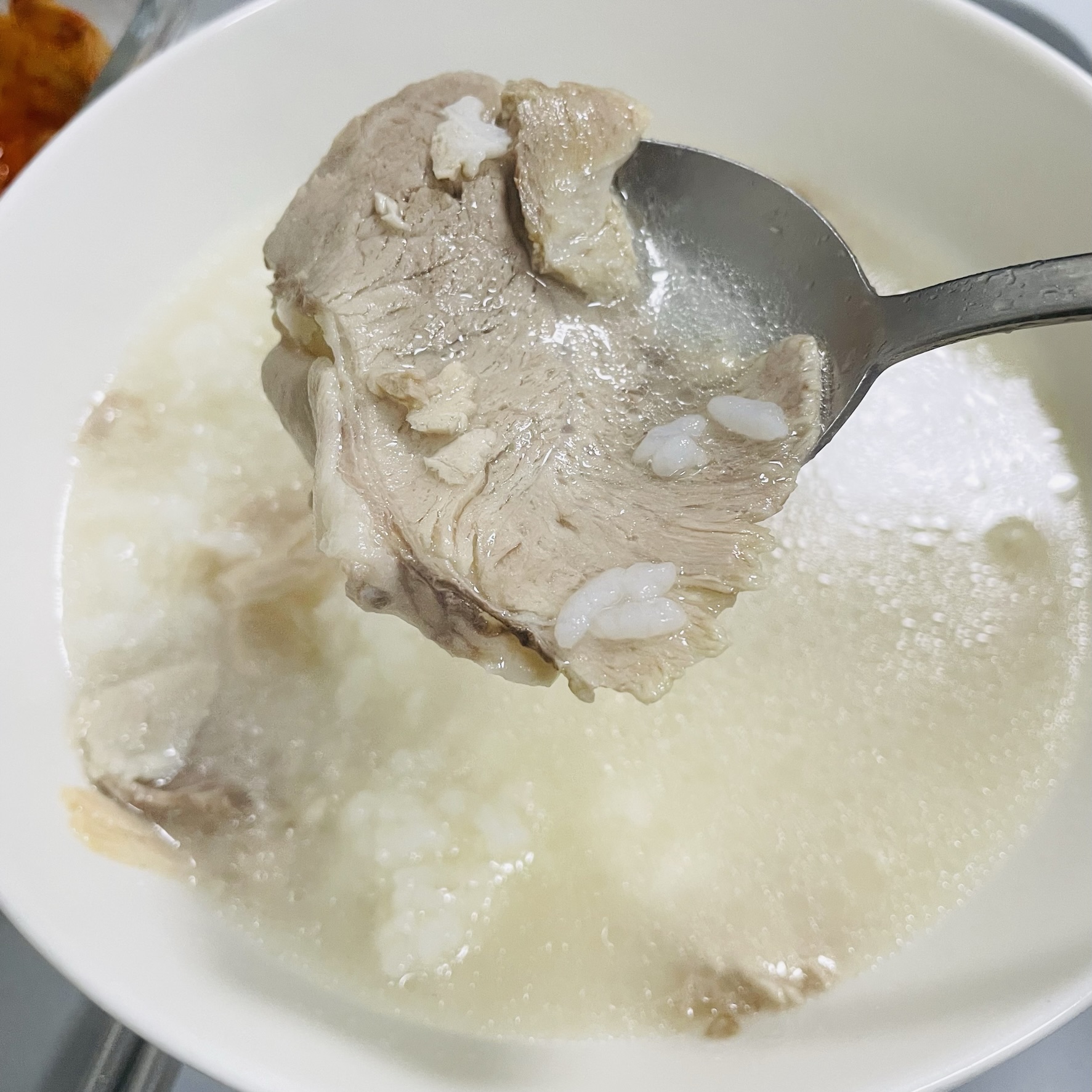  외갓집 부산 돼지국밥 맛있게 한그릇 호로록