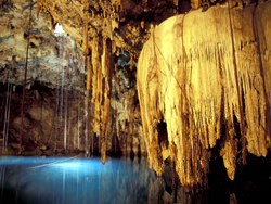 미국 레추길라 동굴