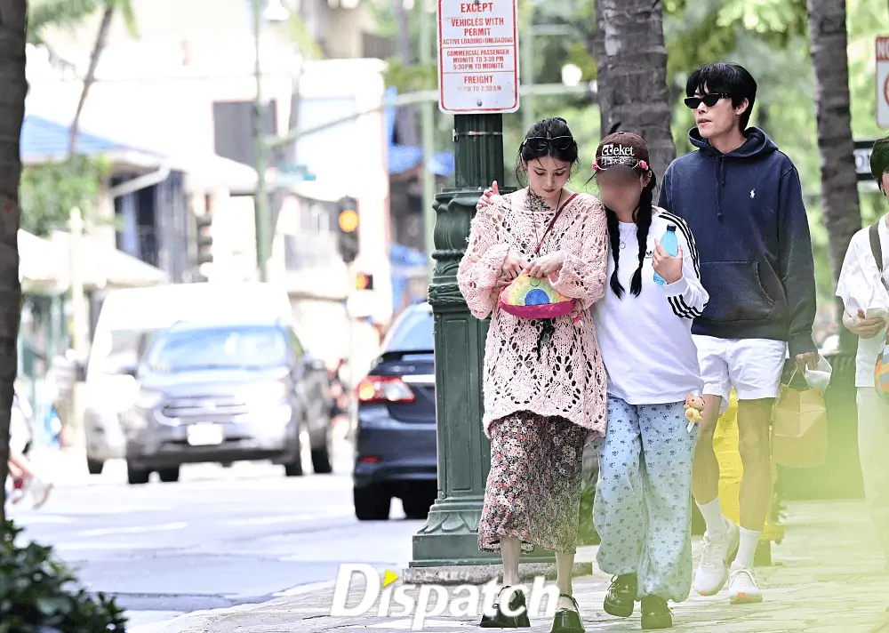한소희 at 하와이 오아후 (source: www.dispatch.co.kr/)