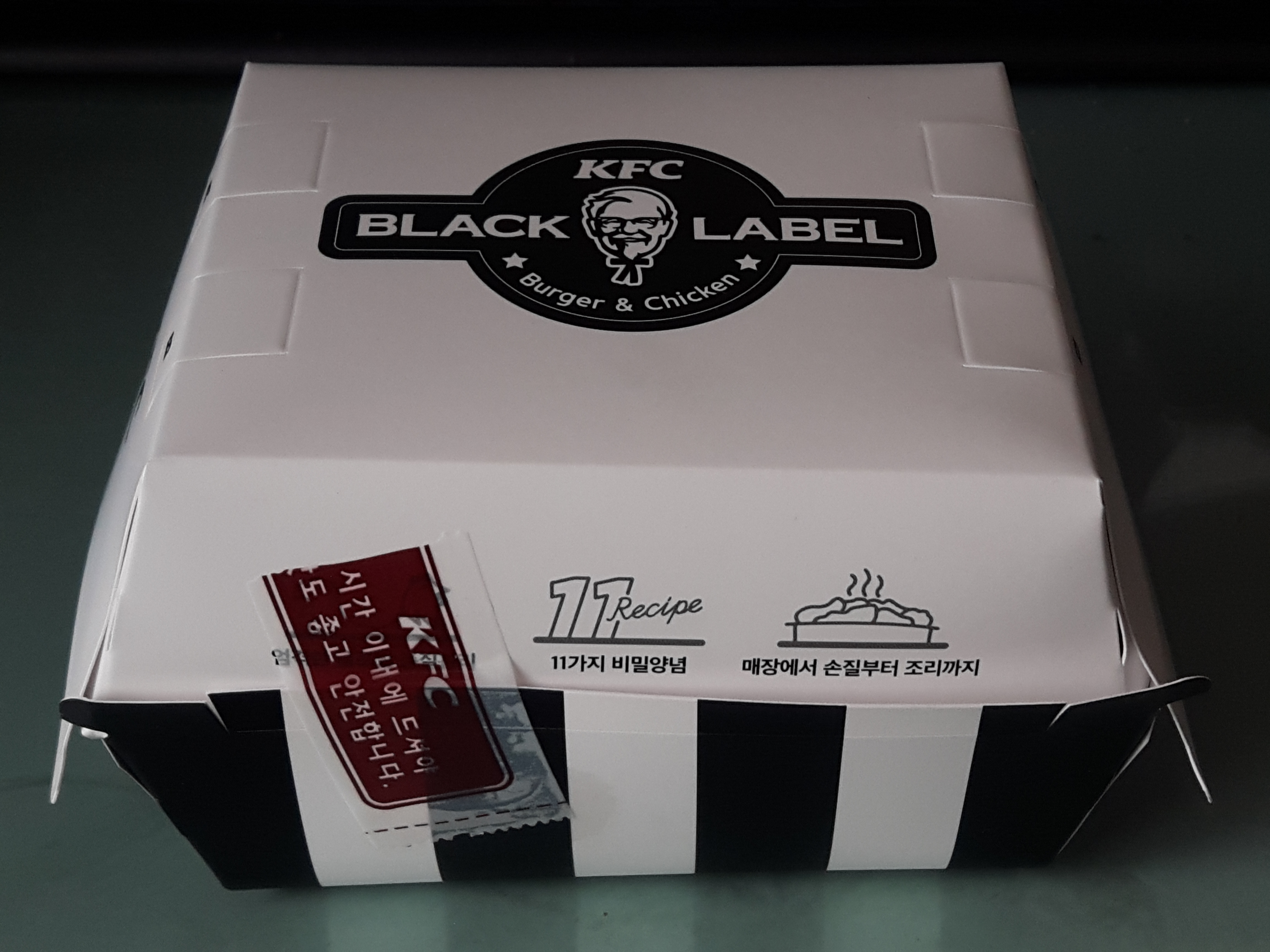 KFC 블랙라벨 폴인치즈 버거 먹어 봄
