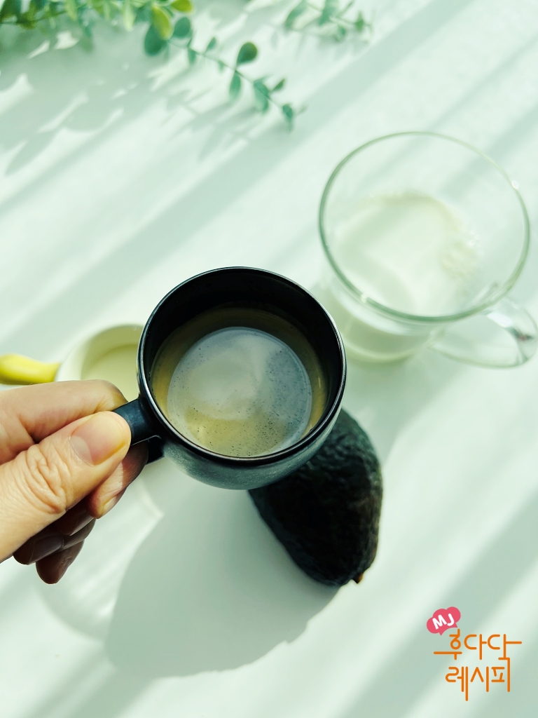 아보카도 먹는 법 요리 손질 아보카도 커피 스무디 마그네슘 많은 음식 18