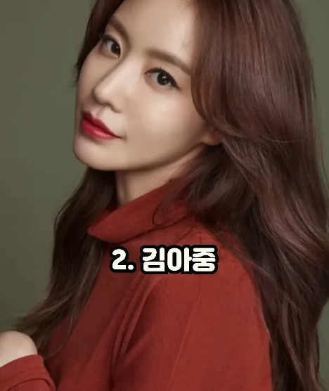 “얘도 성형했었어…?” 성형한 줄도 몰랐다는 여자 연예인 top10 4