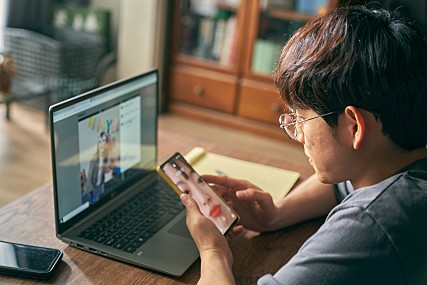 스마트폰을 떨어뜨렸는데 종료정보 넷플릭스