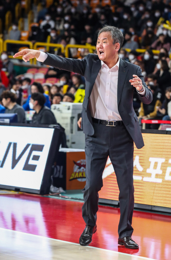  만수의 퇴장 현대 모비스 현대 모비스 퇴진, 새 사령탑 조동현 신임 감독