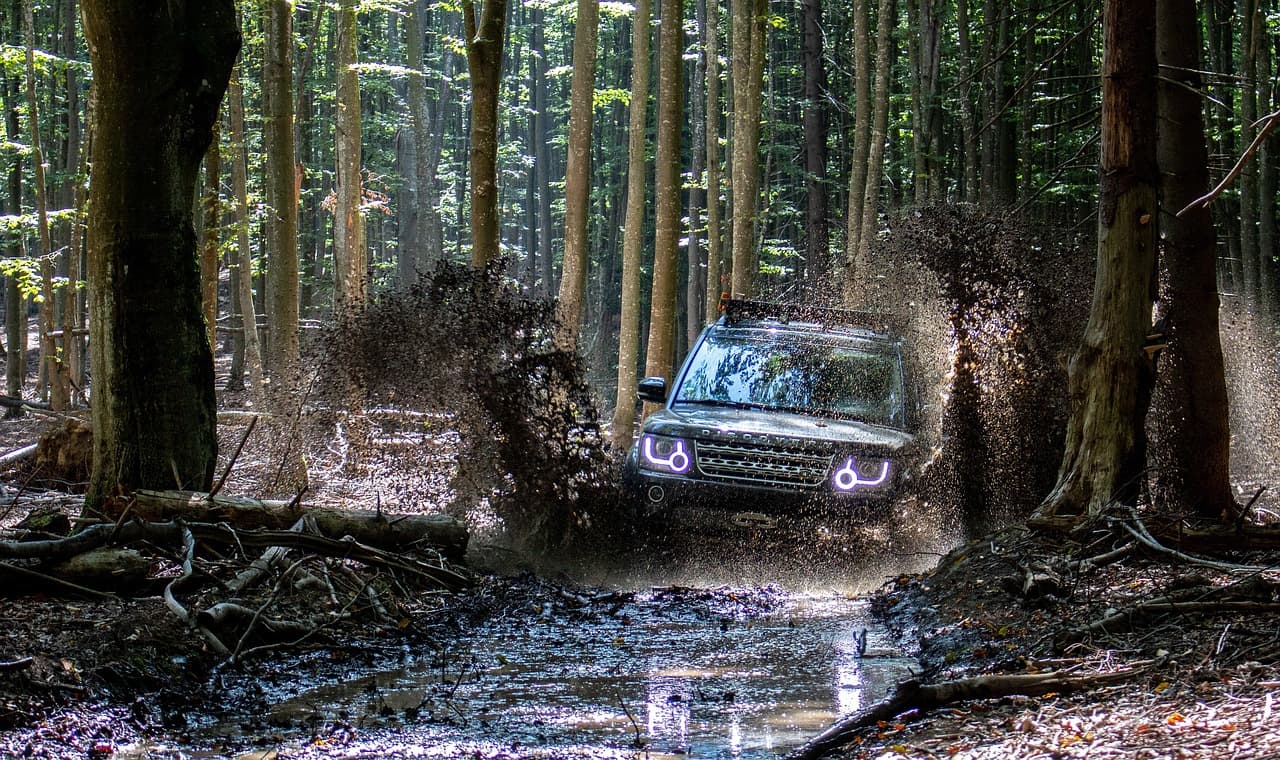 AWD(상시 사륜구동) vs 4WD(파트타임 사륜구동) – 차이점과 장단점 비교
