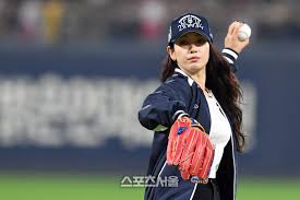 박신혜 한국시리즈 시구 영상