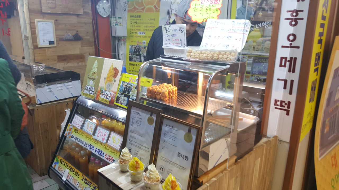 제주도 전통시장 제주시 동문시장 오메기떡, 좀녀빵, 돌하르방빵, 문빵9 문어빵 제주도 전통시장 제주시 동문시장 오메기떡, 좀녀빵, 돌하르방빵, 문빵9 문어빵