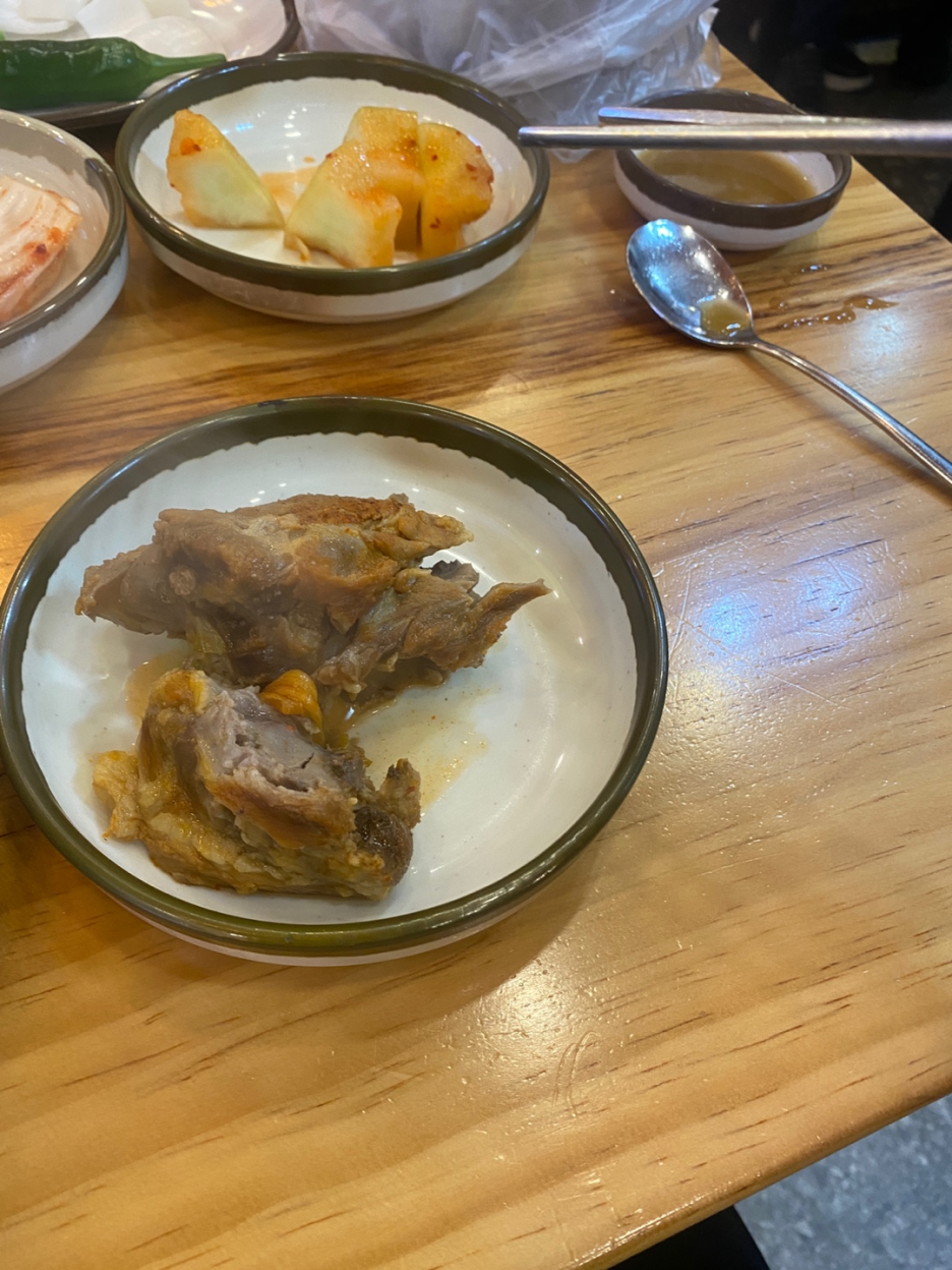 뼈해장국 고기 발골