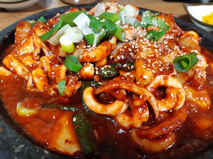  남원 두레식당  중독성있는 매콤한 돌판 오징어 볶음~!