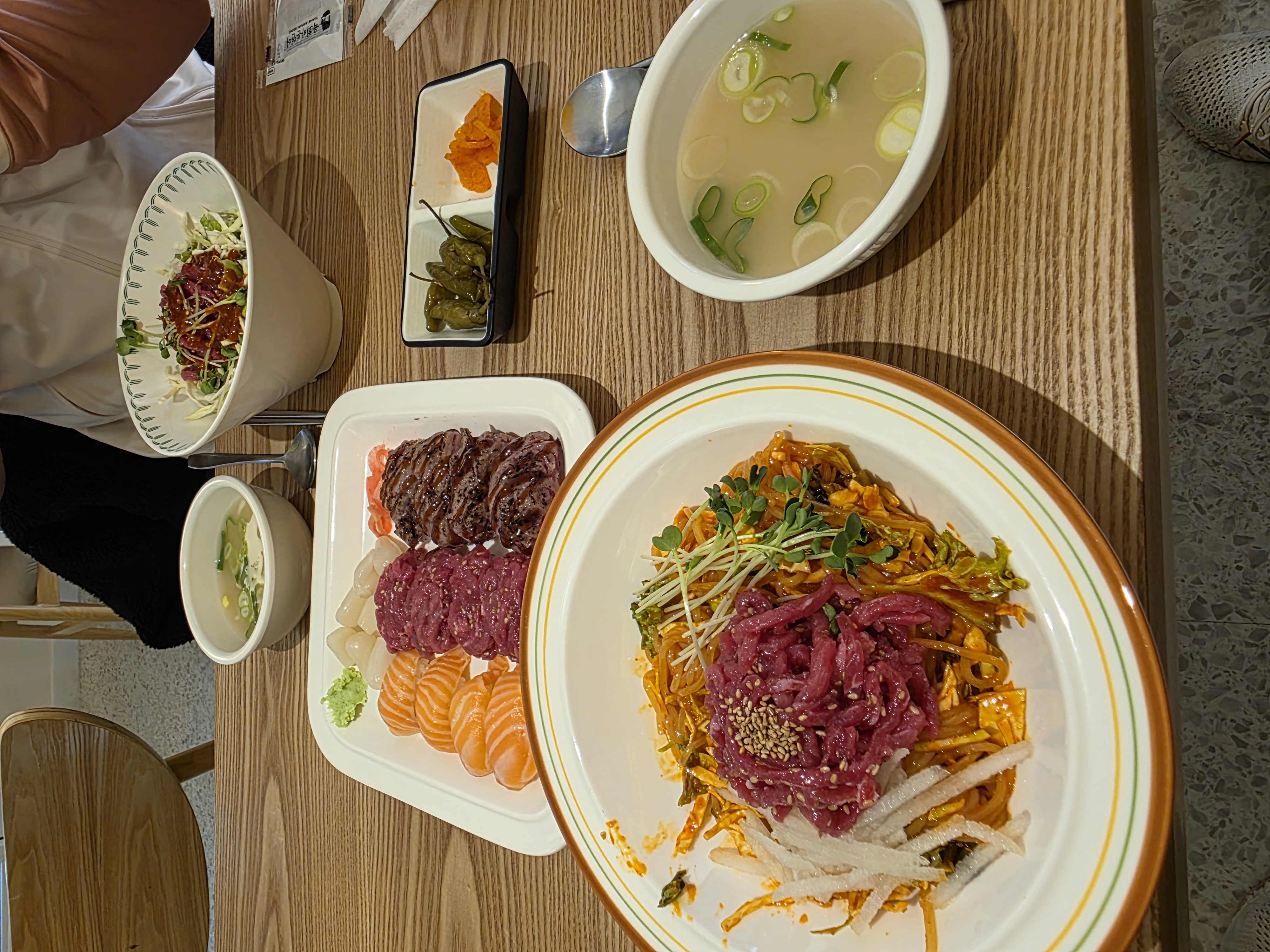 육회바른연어루원시티점 이미지