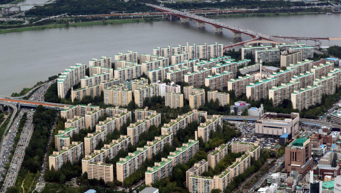  최초 강남 3구 출신 대통령 효과?...아파트값 15억 껑충