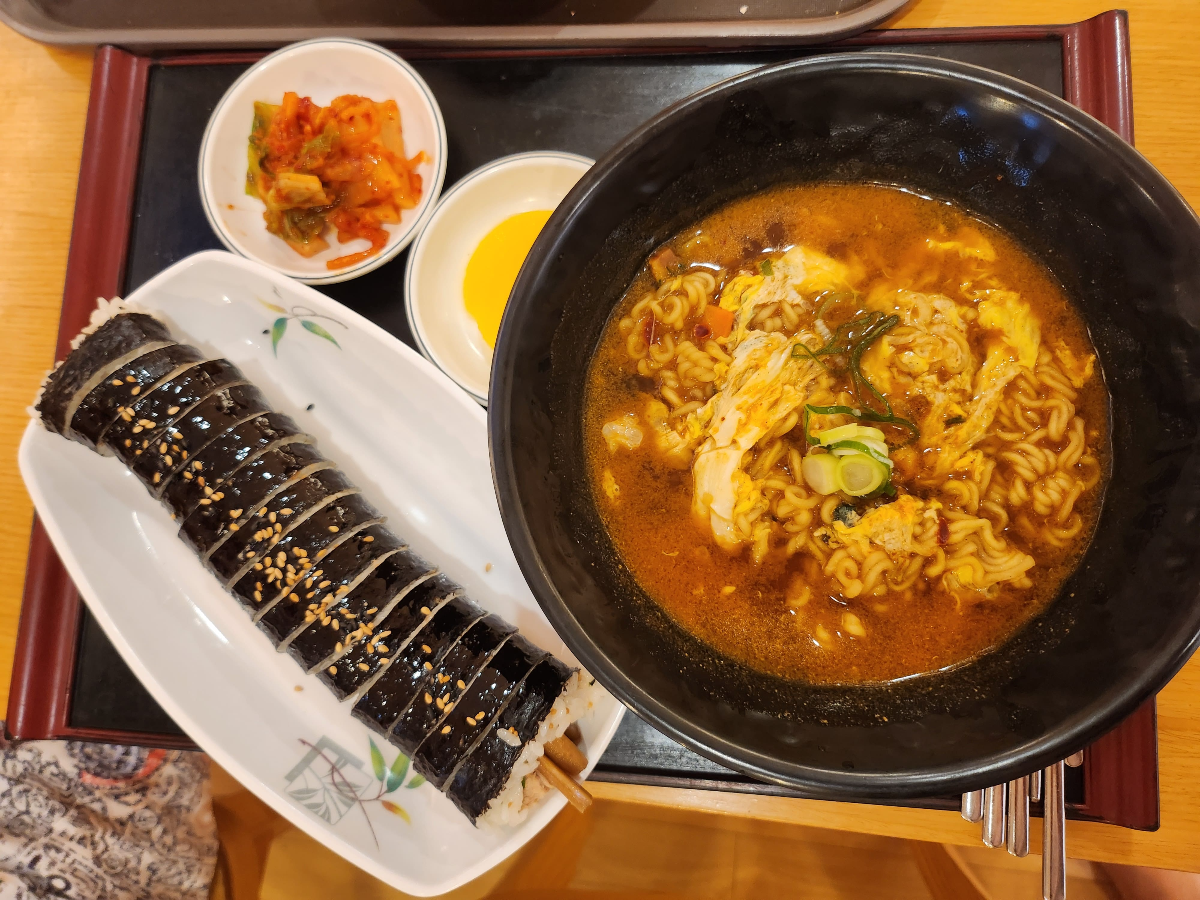 부산-허심청-온천-찜질방-식당-신라면-참치김밥