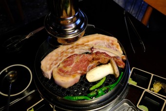 흑돼지 뼈삼겹