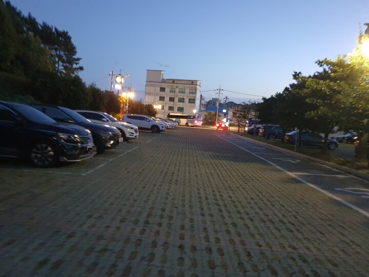 넓은-주차장의-이순신공원