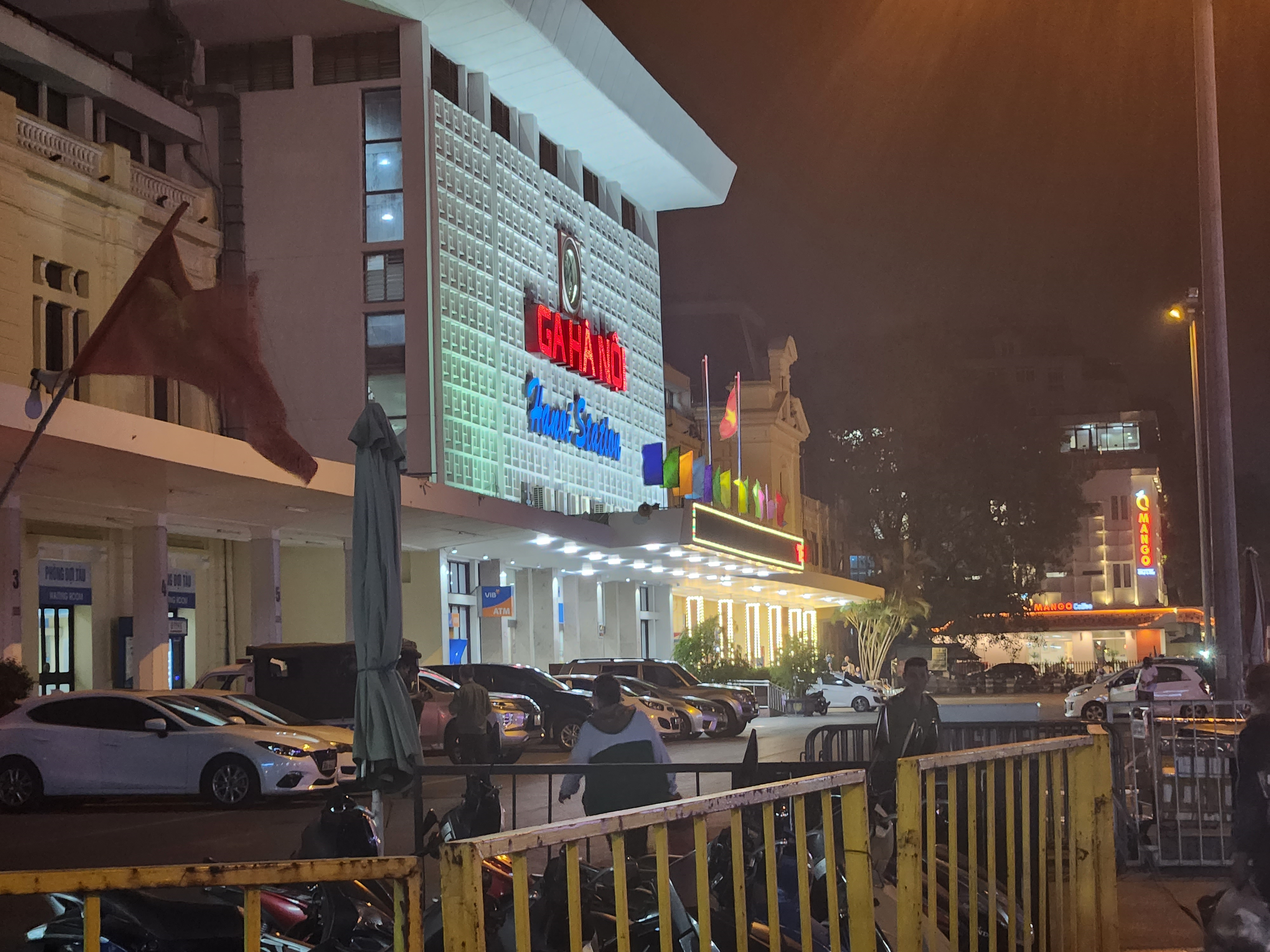 GA HANOI
하노이 기차역
HANOI TRAIN STATION
