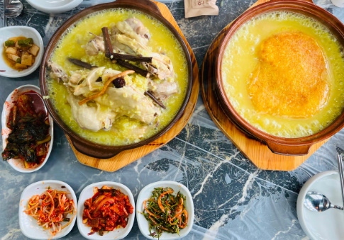 황금버섯백숙 이미지