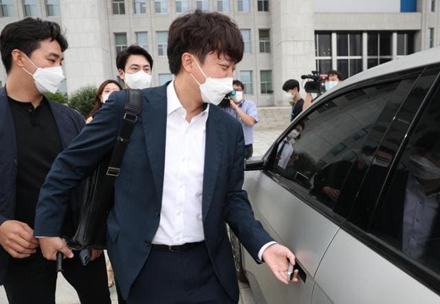  쓰레기통 같은 정당 정치 대표적 사례 이준석...얘는 도대체 누굴 닮았나...창피한 것도 몰라