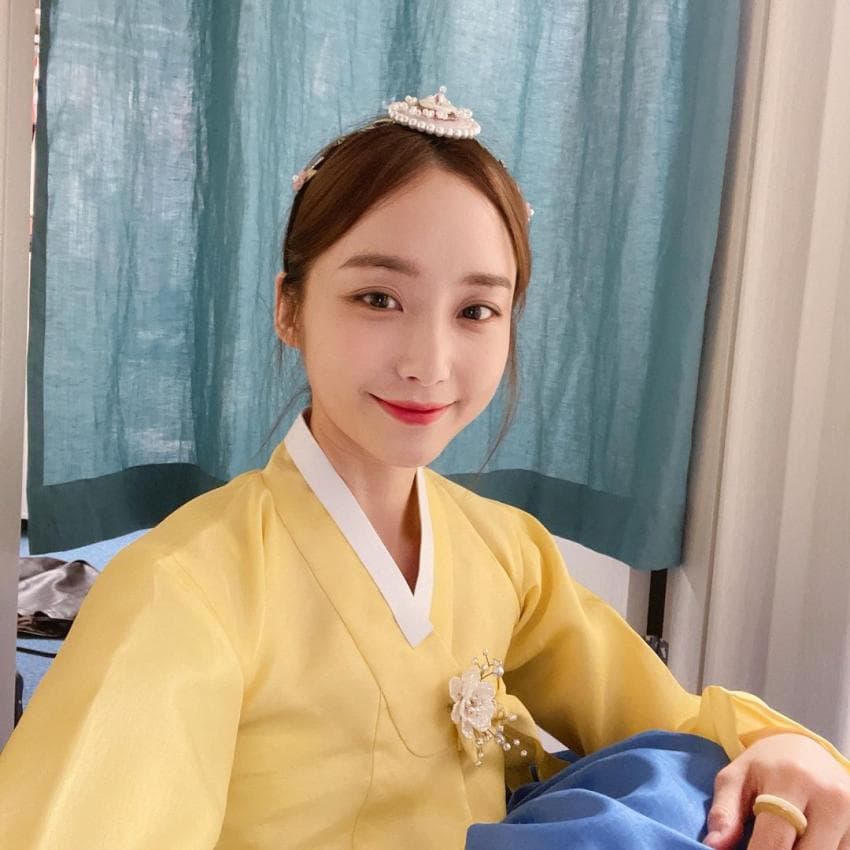  나미춘 윤태진, 한복 자태 사진