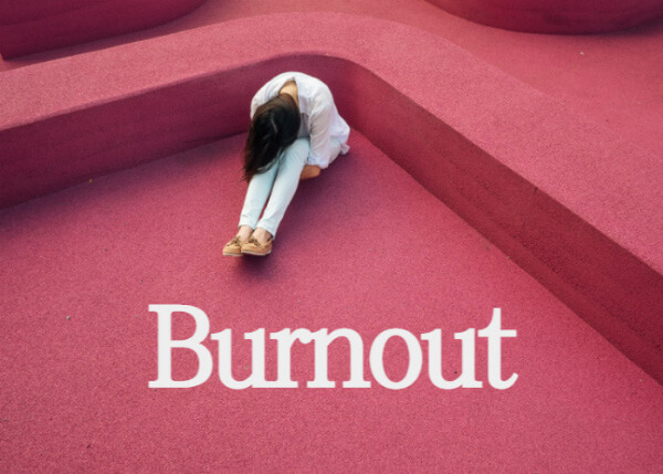 지친-여성의-모습과-Burnout-글씨