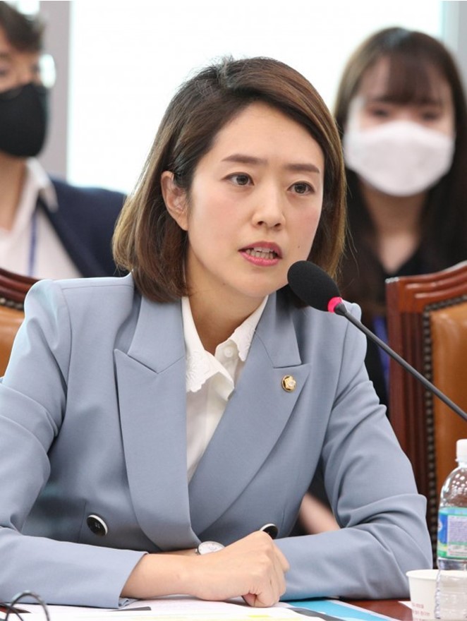  고민정 민주당 의원, 50조 보상 장병월급 200만원 외치더니 이제 와 곳간타령