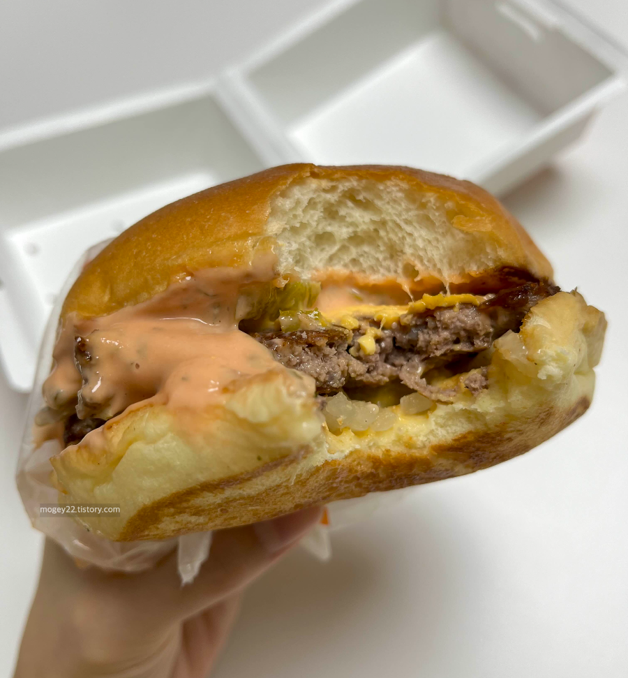 Anguk Restaurant Burger Burn은 맛있는 수제 버거 리뷰입니다. 1