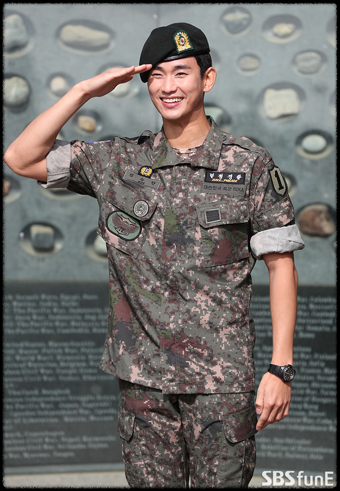 배우 김수현 군복무 사진 : SBS연예뉴스