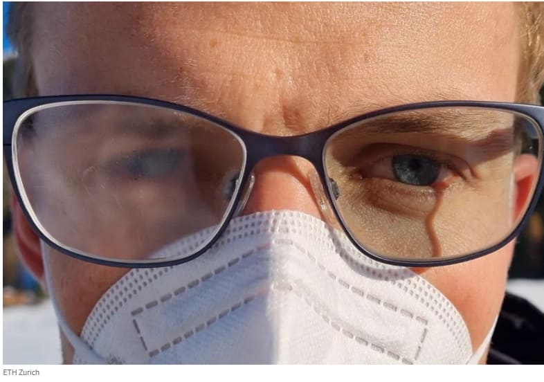  ETH, 금 나노 코팅으로 김서림을 방지하는 안경 개발 A nano-thin layer of gold could prevent fogged-up glasses