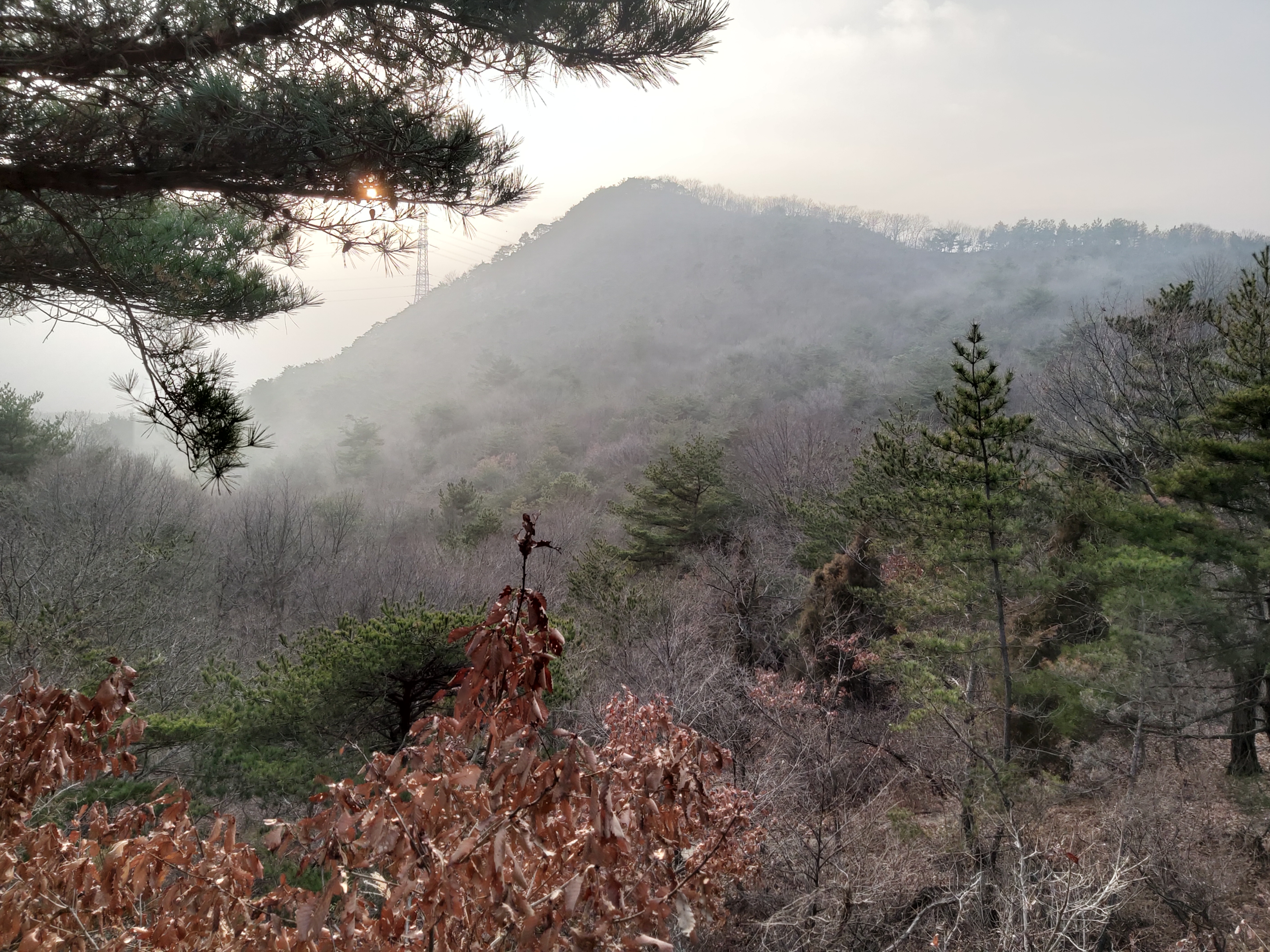 해가 넘어가는 영인산 풍경