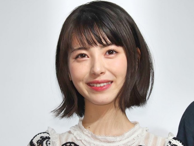  화제가 됐던 떠오르는 일본의 차세대 스시녀 여배우 하마베 미나미 2015년 2019년 야구장 시구 모습