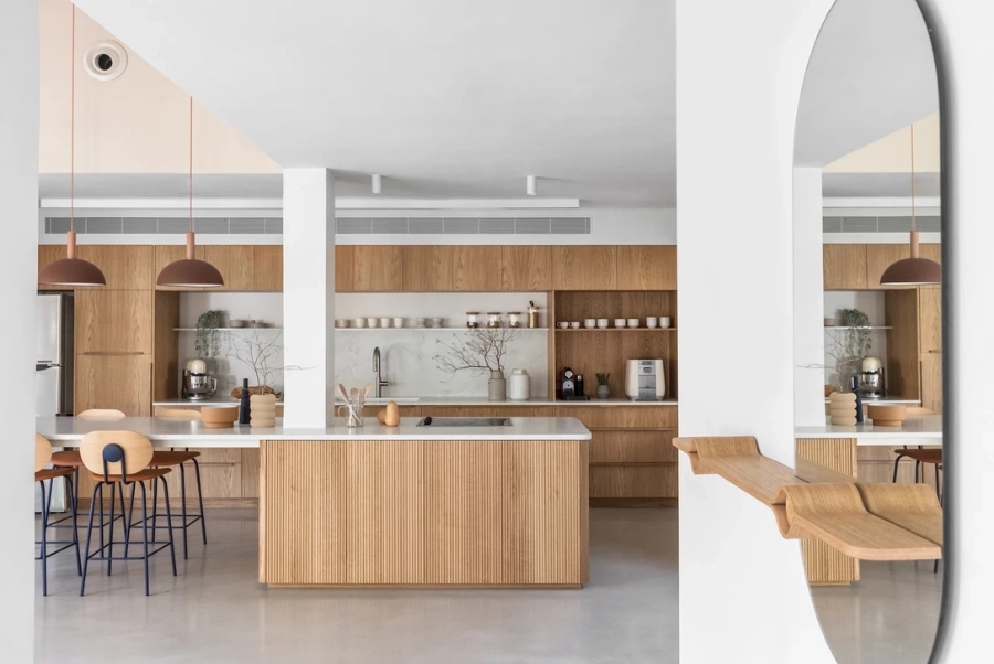 예쁜 거실 인테리어 천장 실링팬 설치한 스킵플로어