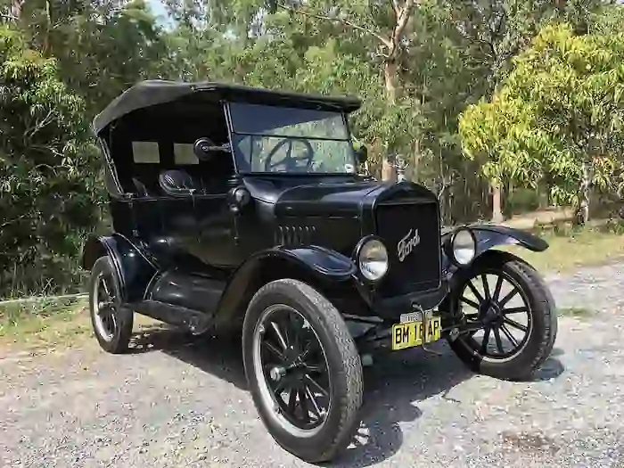 1913년 컨베이어 벨트를 고안하여 현대 차량 생산의 시초를 이룩한 Ford의 Model T (출처: 나무위키)