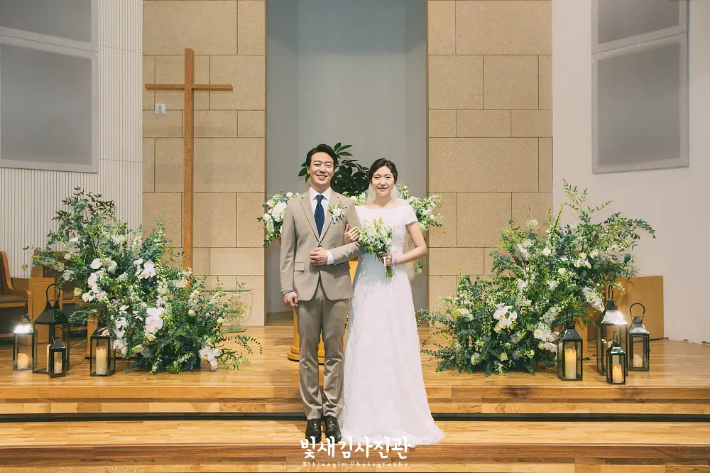 교회결혼식-본식스냅-사랑성경구절-32.webp
