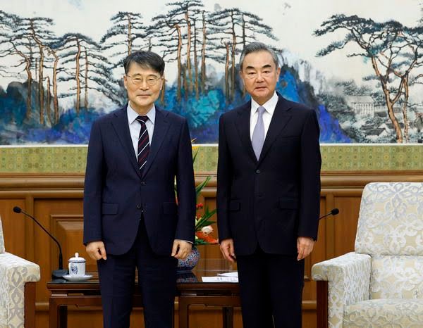  교민들도 얼굴 보기 힘들었던 주중 韓대사 장하성 전 대사 코로나19로 일 못해 팬데믹 기간 中매체 日대사 기사 더 많아 베이징 교민 불만 외부인 참석 없이 대사관 직원들끼리 이임식
