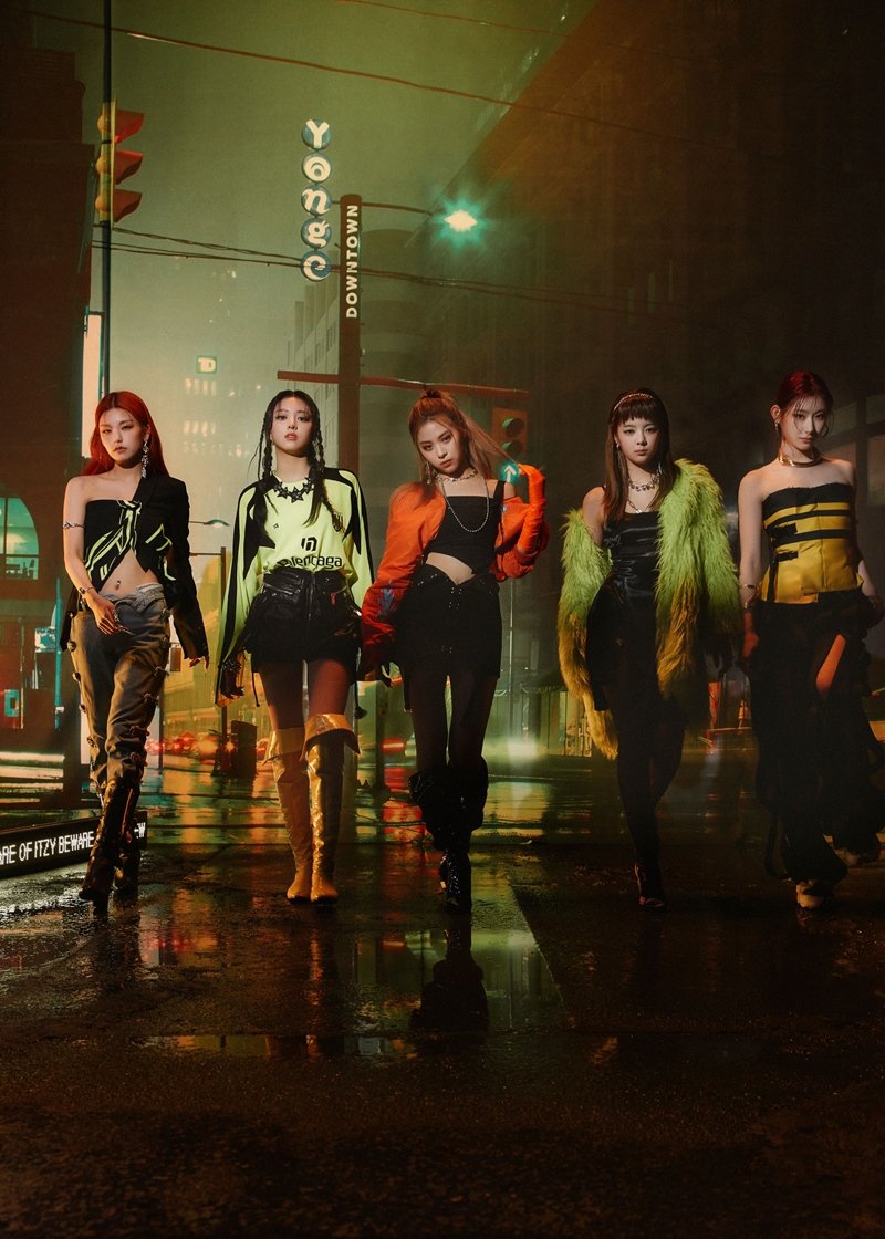  ITZY, 음방 5관왕 달성→'게스 후' 리미티드 에디션 앨범 발매