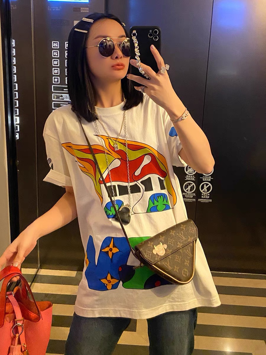  [LOUIS VUITTON] 루이비통 LV 프린트 반팔 티셔츠 1A8PUV