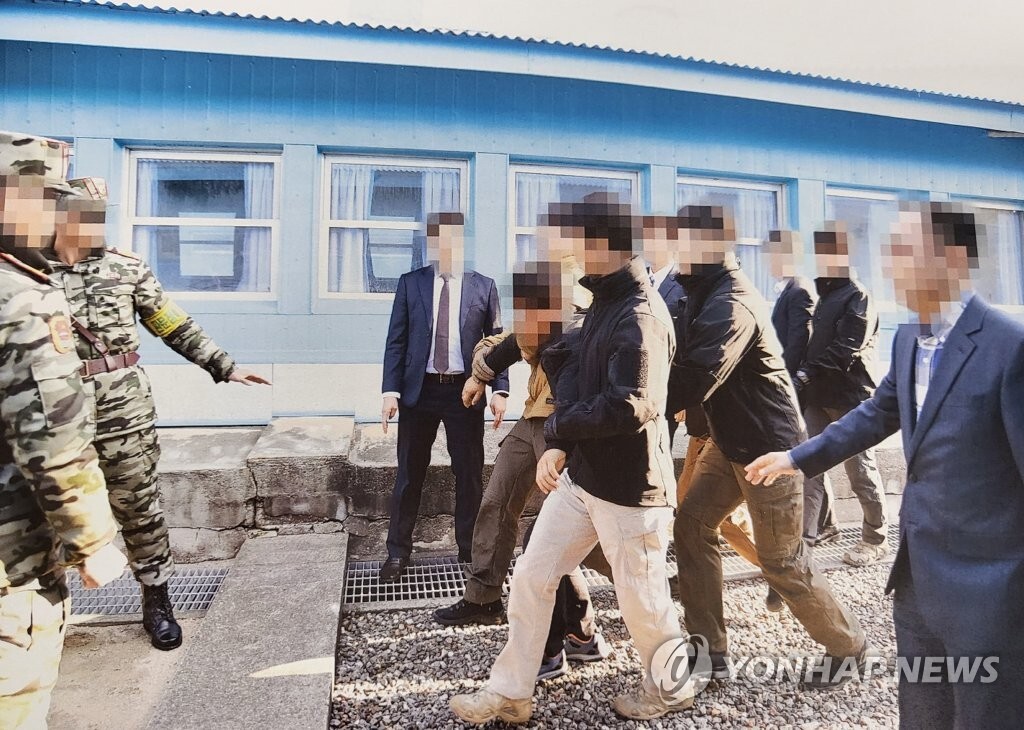  한변 "탈북 어민 북송한 문 전 대통령 살인미수로 고발"