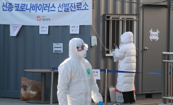  코로나19 감염 확인 중 : 폐렴 증세 30대 사망자와 댓글들