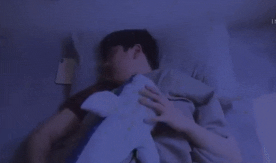 누렇게 변한 베개...변기보다 더 더럽다고? VIDEO: Is Your Pillowcase Clean? You Could Be Allergic to Dustmites