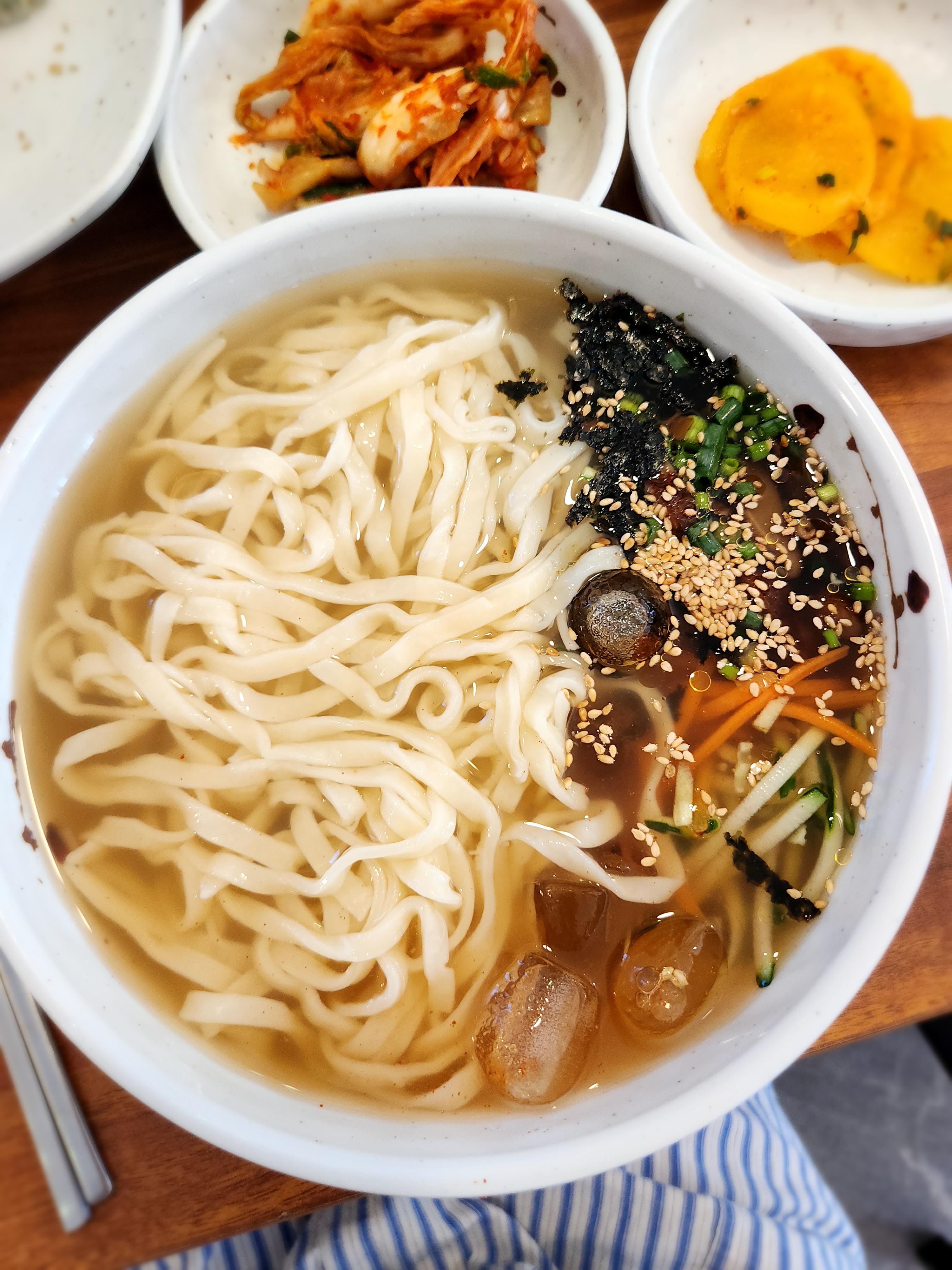 호두네칼국수 이미지